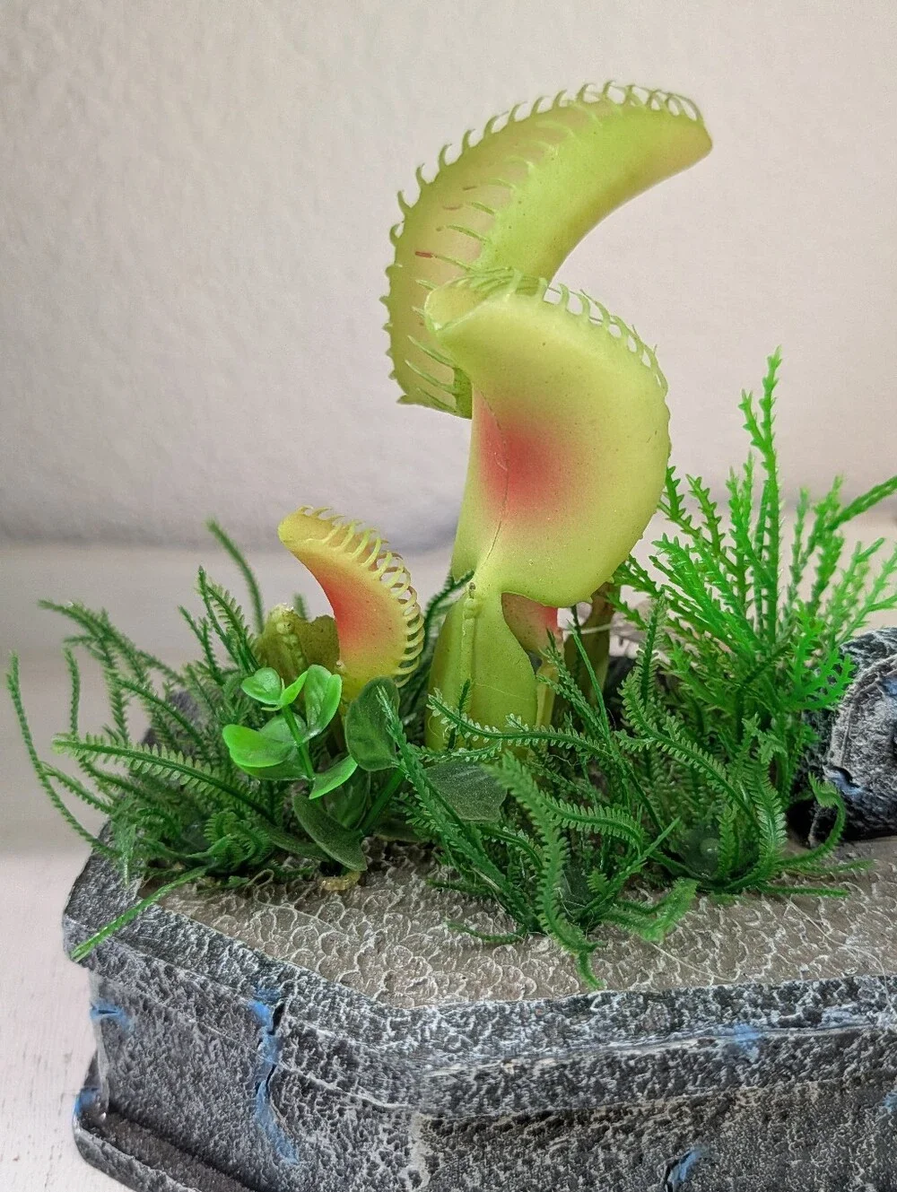 NWT Halloween Venus Flytrap Terrarium Decor Glow In The Dark Reptile Fish Grave